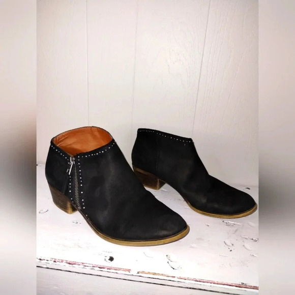 Lucky Benna Western Bootie in Black size 8.5 Studs Almond Toe Short Heel - Picture 2 of 9